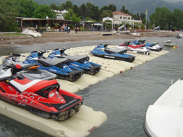 piattaforma galleggiante moto d'acqua
