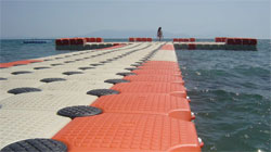 pontili galleggianti mare aperto