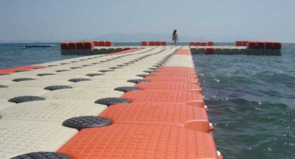 pontili galleggianti per mare aperto