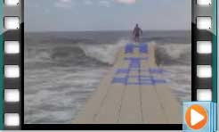pontile galleggiante cubedock in mare mosso