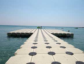 pontile cubeedock dalla riva al mare aperto 