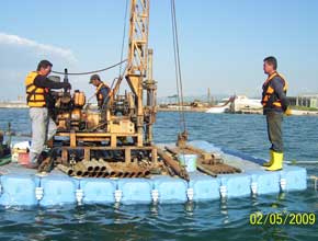 piattaforma galleggiante per dragaggio argini e fiumi